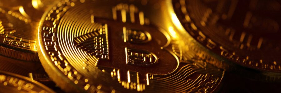 Bitcoin: От Альтернативной Валюты до Основного Инструмента Инвестирования